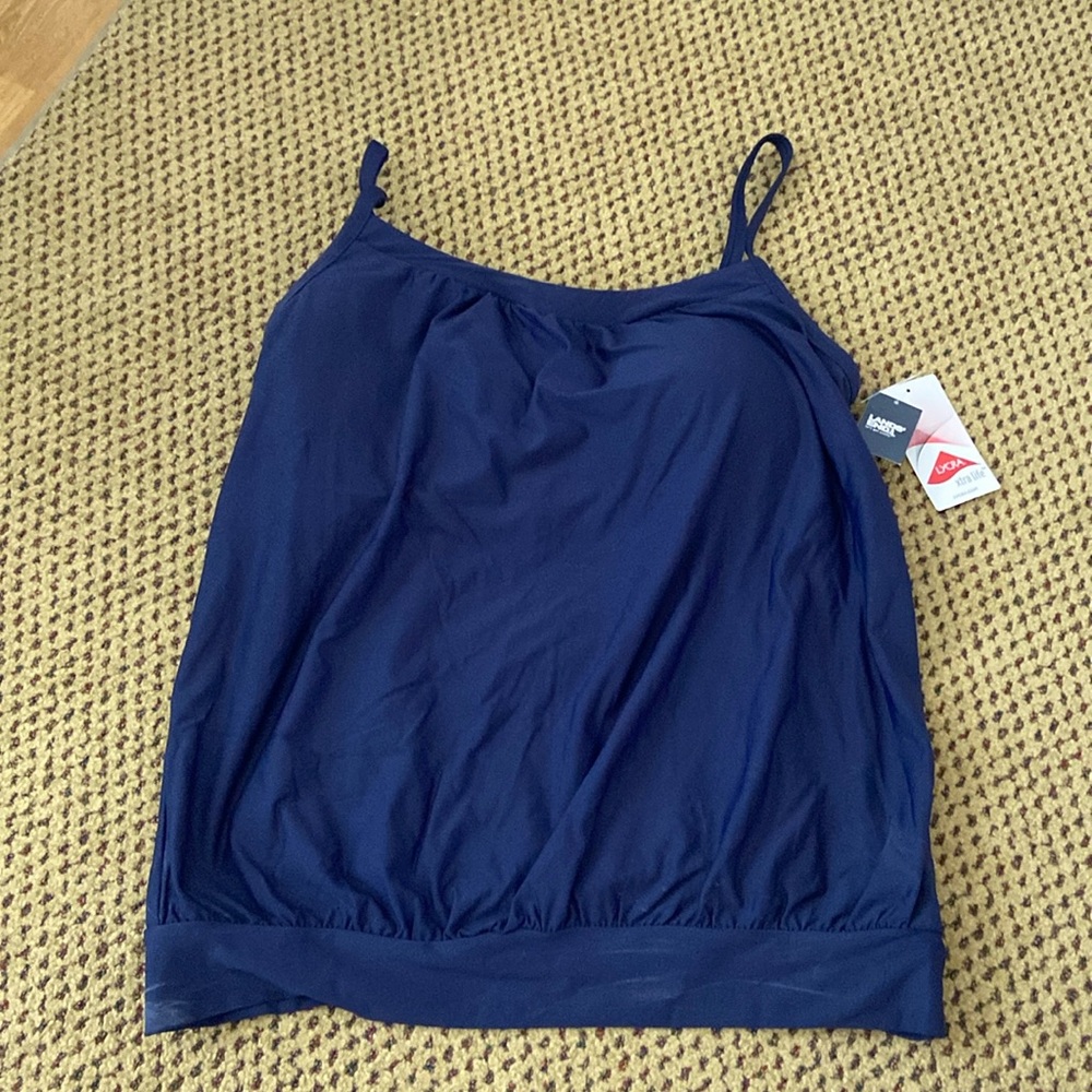Women’s Lands End tank with built in bra. Brand New